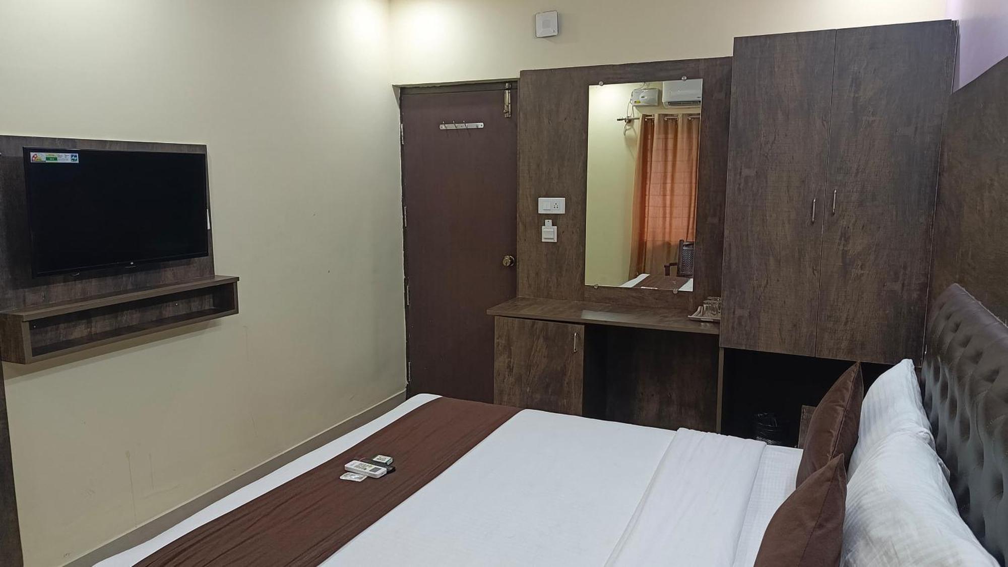 Pph Royal Gs Comforts Opp Mall Of Asia Bangalore Luaran gambar