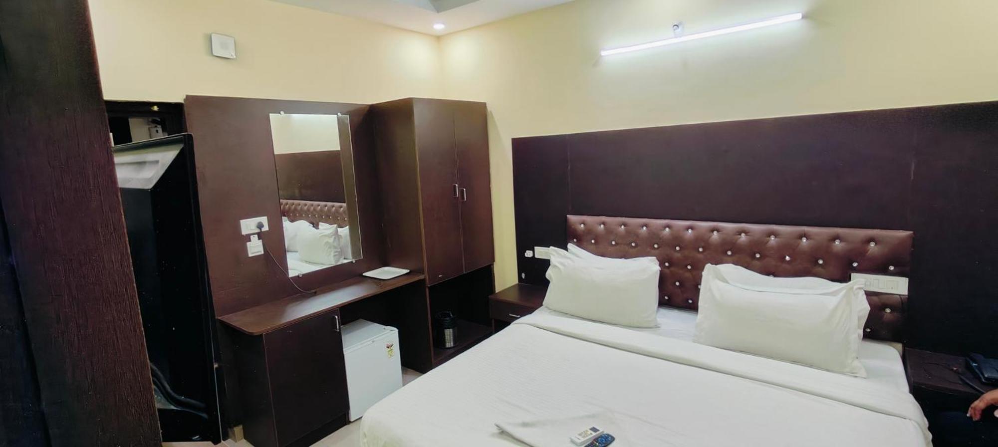 Pph Royal Gs Comforts Opp Mall Of Asia Bangalore Luaran gambar
